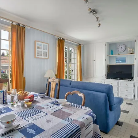بيت للعطل Maison Pour Six Personnes A *