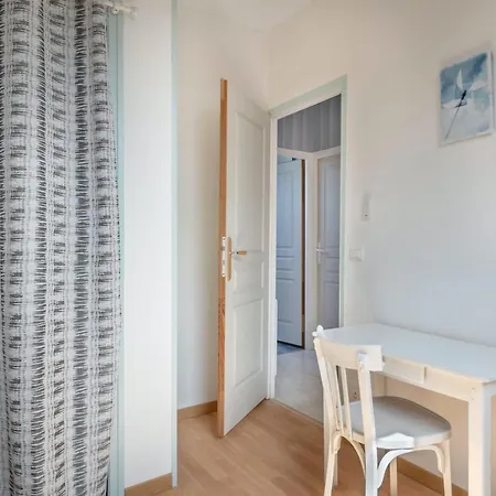 Maison Pour Six Personnes A * بورنيشّيه