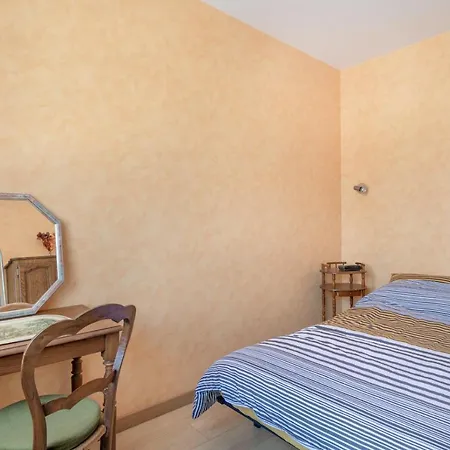 Maison Pour Six Personnes A *